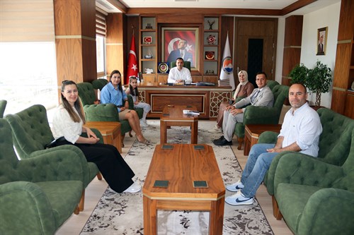 “Uzay Sanatı” Resim Yarışmasında Dünya Birincisi Olan Öğrencimiz Kaymakamımız Musa Kazım ÇELİK’i Ziyaret Etti