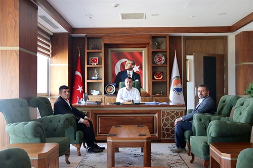 Finike Ülkü Ocakları Başkanı Uğur ÖZKAN, Kaymakamımız Musa Kazım ÇELİK’i Makamında Ziyaret Etti