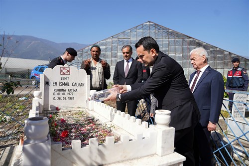 Kaymakamımız Musa Kazım ÇELİK, 18 Mart Şehitleri Anma Günü Münasebetiyle Şehitlerimizin Kabirlerini Ziyaret Etti